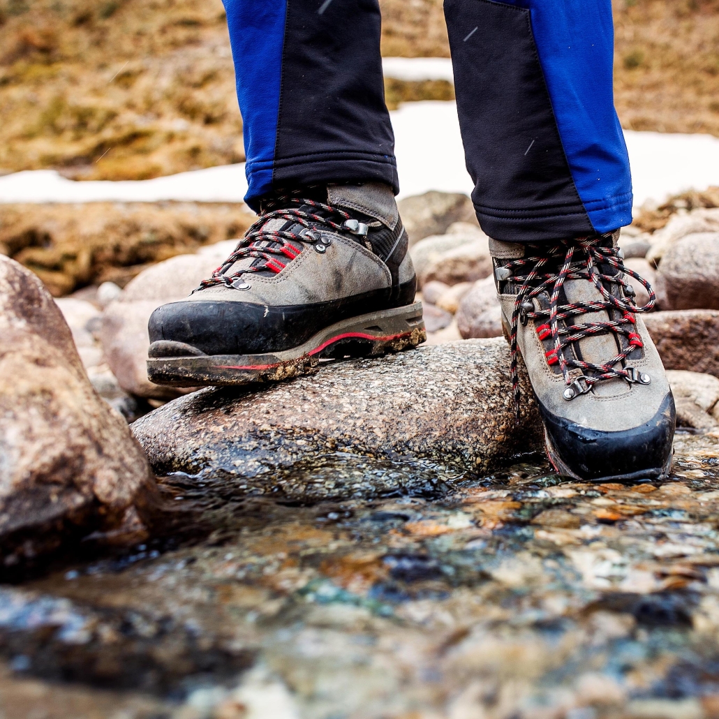 schoenmaker rotterdam vlaardingen en westland repareert waterdichte wandelschoenen